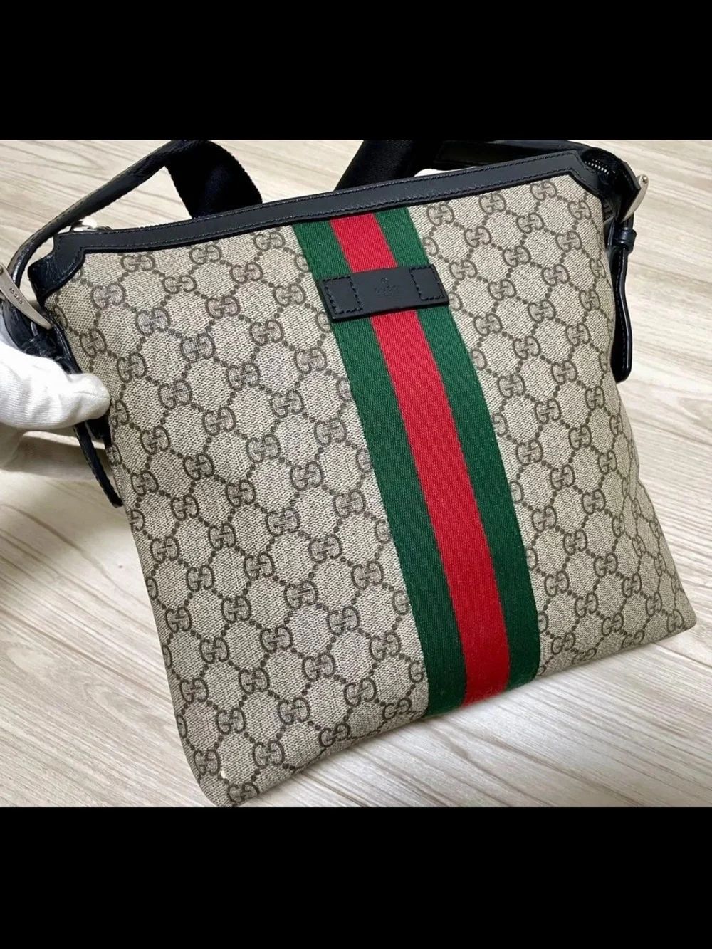 Gucci messenger bag